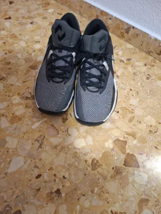 Tenis Nike Baloncesto Negro/Gris