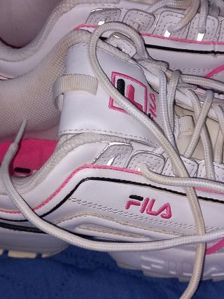 Zapatillas Fila Blancas y Rosas