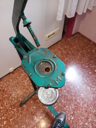 Máquina de encorchar botellas