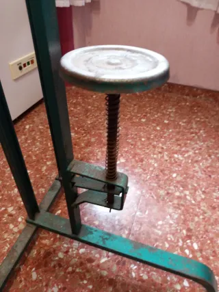 Máquina de encorchar botellas