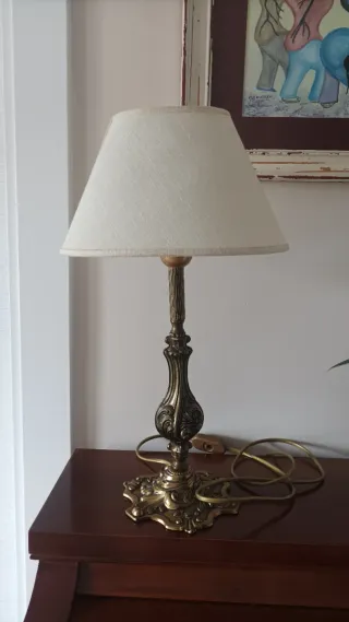 Lámpara de mesa bronce y tela  beige