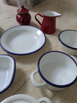 Vajilla Esmaltada Ibili Roja, azul y Blanca