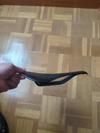 Sillín carbono ultraligero 90g ancho 143mm