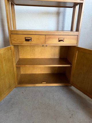 Estantería de madera