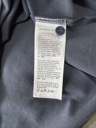 Polo Calvin Klein Azul con Ribete Blanco