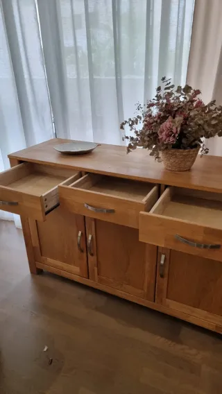 Aparador de madera 3 puertas y 3 cajones jysk