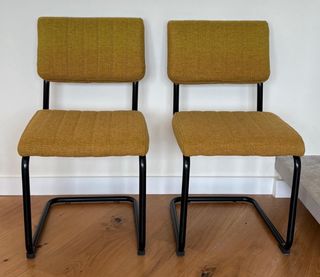 Set di 3 sedie: 2 gialle, 1 grigia