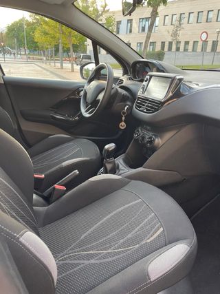 Peugeot 208 2014