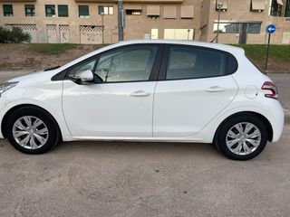 Peugeot 208 2014