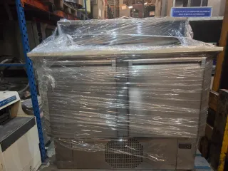 Bajo mostrador 2 puertas con botes de ingredientes