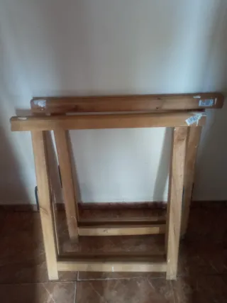 Dos caballetes de madera