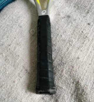 Raqueta de tenis Babolat con funda
