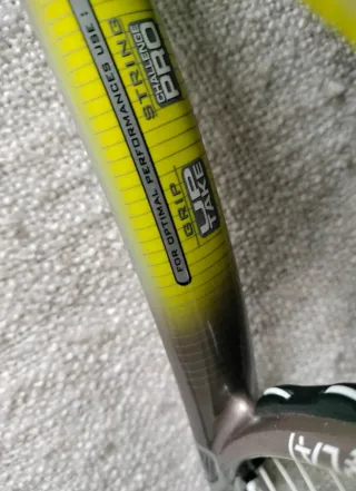 Raqueta de tenis Babolat con funda