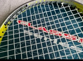 Raqueta de tenis Babolat con funda