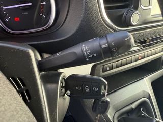 Peugeot Traveller BUSINESS BLU
