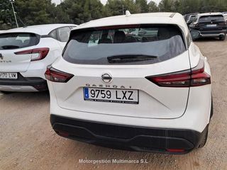 Renting NISSAN QASHQAI DIG-T 140CV mHEV 4x2 Acenta