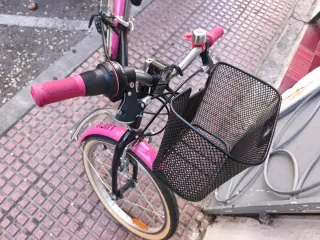 Bicicleta infantil rosa y negra