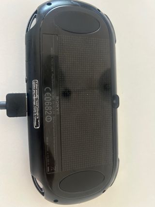PS Vita 3G/Wi-Fi Negra + 2 Juegos