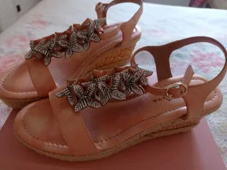 Sandalias Alma en Pena doradas/rosas T.39