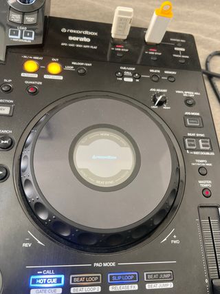 Controladora DJ Pioneer XDJ-RX3 Negra