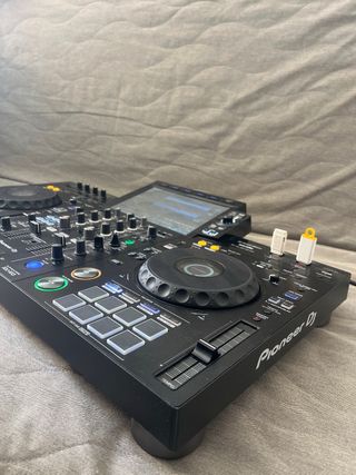 Controladora DJ Pioneer XDJ-RX3 Negra