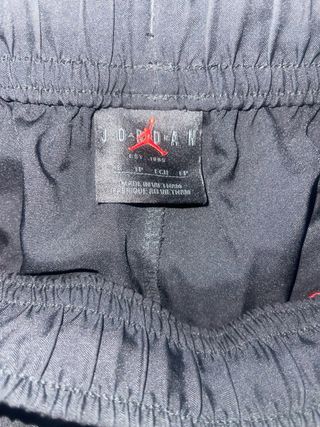 Pantalón Jordan Negro y Rojo hombre