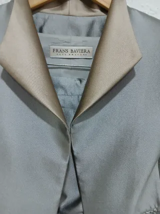 Precioso Vestido Madrina de tres piezas de Seda