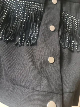 Chaqueta SHEIN negra flecos pedrería Talla XS