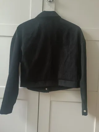 Chaqueta SHEIN negra flecos pedrería Talla XS
