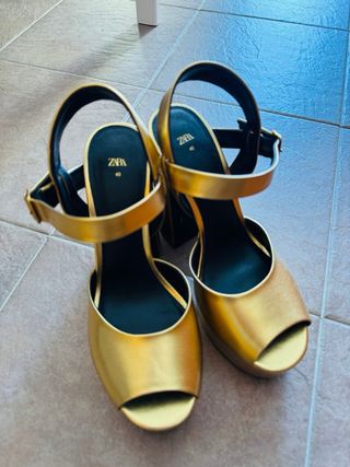 Sandalias Zara Tacón Plataforma Doradas