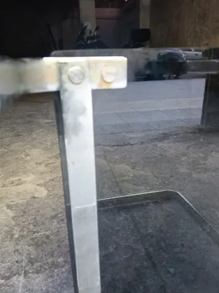 Mesa auxiliar cristal y metal