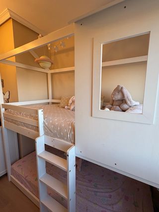 Litera Casita Blanca + regalo 2 colchones