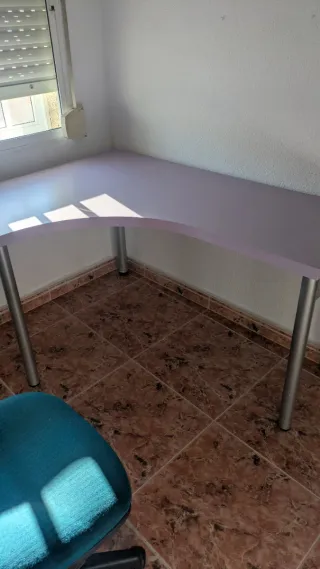 Escritorio de esquina y silla