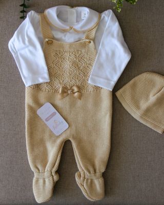 Conjunto malha jardineira, camisola e gorro