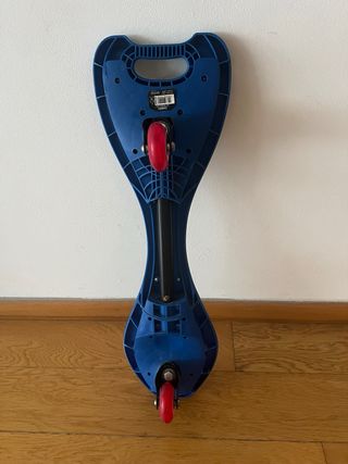 Monopatín dos ruedas con luces.Decathlon