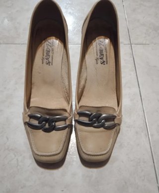 Lote calzado:zapatillas Asics,zapato con,sin tacón