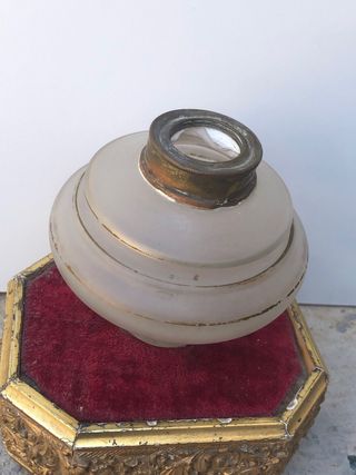 Lámpara de aceite antigua decorada