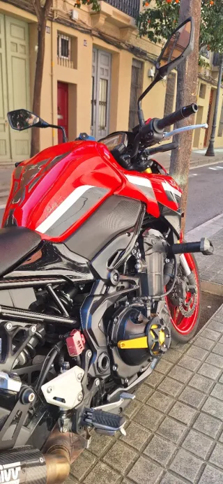 Kawasaki Z900 50 Aniversario Roja