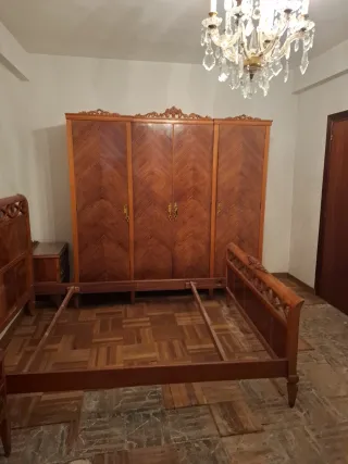 Dormitorio antiguo de madera