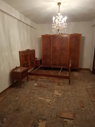 Dormitorio antiguo de madera