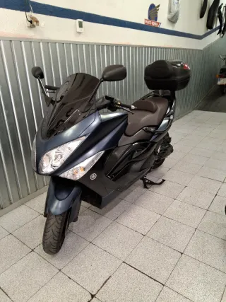 Yamaha T-max 500 con Top Case