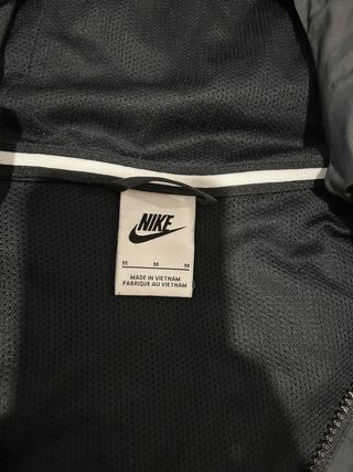 Chaqueta Nike Negra con Capucha