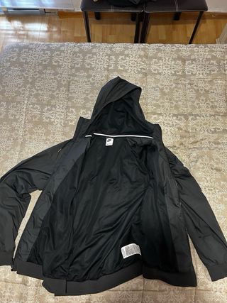 Chaqueta Nike Negra con Capucha