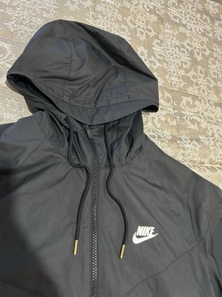 Chaqueta Nike Negra con Capucha
