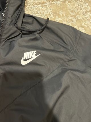 Chaqueta Nike Negra con Capucha