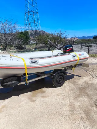 Barco semirrígido Valiant V 400