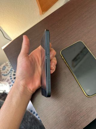 iPhone 13 batteria rotta + iPhone 11 touch screen rotto