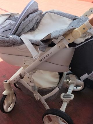 Carrito de bebé y silla de coche