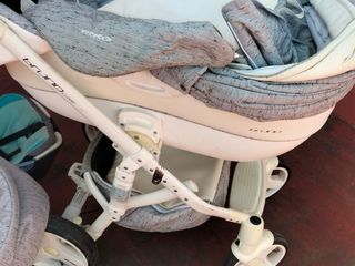 Carrito de bebé y silla de coche