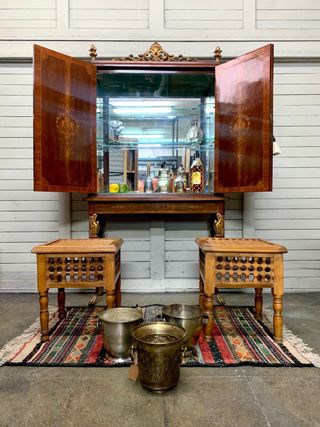 Elegante mueble bar antiguo